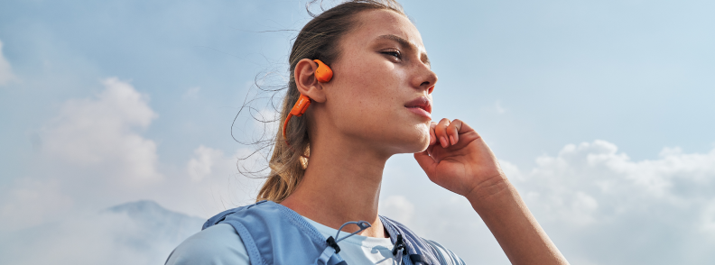 Auriculares para Correr en Ciudad: Open-Ear vs Intrauditivos