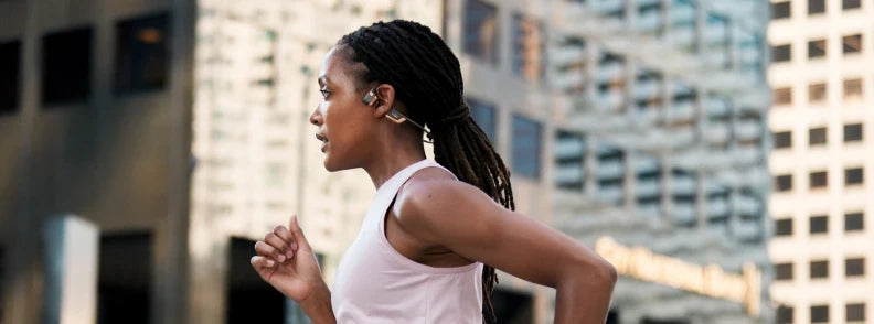 Los mejores auriculares para trail running de 2026: disfruta de cada aventura con seguridad