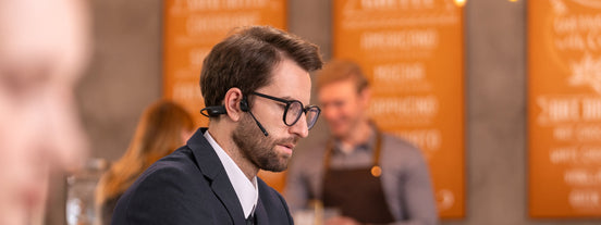 Los mejores auriculares con micrófono para trabajar: ventajas del diseño Open-Ear