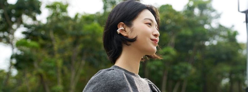 Cómo elegir los mejores auriculares para orejas pequeñas (sin tener que ajustarlos constantemente)